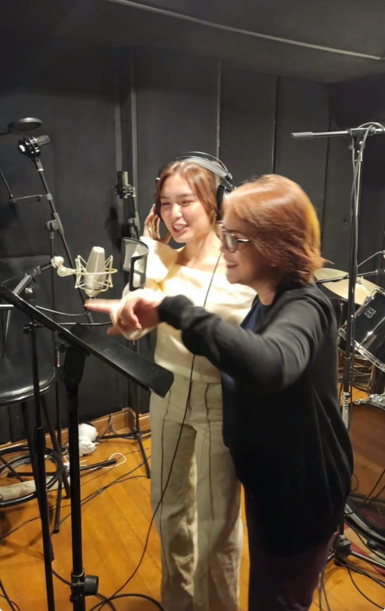 kodupdate's tweet photo. LOOK: FRANCINE DIAZ WORKS WITH JAMIE RIVERA FOR A NEW SONG! 

Actress Francine Diaz is working with the OPM veteran Jamie Rivera for a new song under Inspire Music. 

“So happy to have work with @francinecarreld for our new song coming soon under #inspirelabel” - Rivera. 

#FrancineDiaz