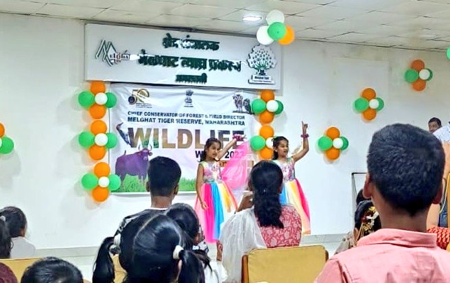 #MelghatTigerResereve
दिनांक 7 ऑक्टोबर रोजी #WildlifeWeek 2023 चा समारोपीय कार्यक्रम आयोजित करण्यात आला. यामध्ये सप्ताहात आयोजित विविध स्पर्धेतील विजेत्यांना बक्षीस वितरित करण्यात आले. वन विभागाचे अधिकारी कर्मचारी यांचेकरिता सांस्कृतिक कार्यक्रमाचे आयोजन यानिमित्त करण्यात आले.