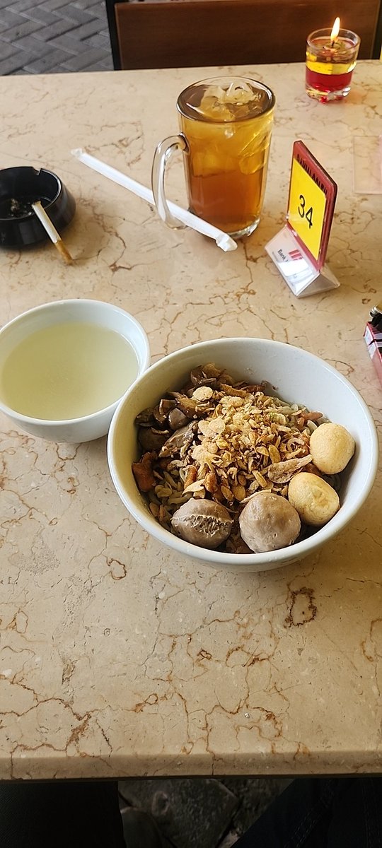 AlbertBKO's tweet photo. Campur makan hot ayam noodle ternyata menambah kadar dumb https://t.co/pjXoaJl7yI
