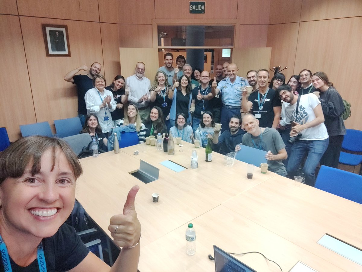 María José tweet media