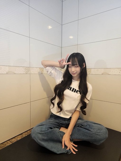 午前中から素材撮りに来てる~ 写真は始まる前のテストで 「足の指の皮むけた~」とぼやいてる私 https://t.co/8IlILWGNZF