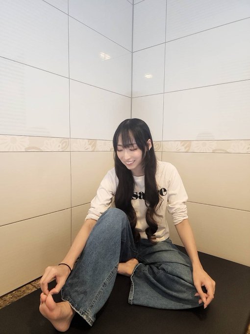 午前中から素材撮りに来てる~ 写真は始まる前のテストで 「足の指の皮むけた~」とぼやいてる私 https://t.co/8IlILWGNZF