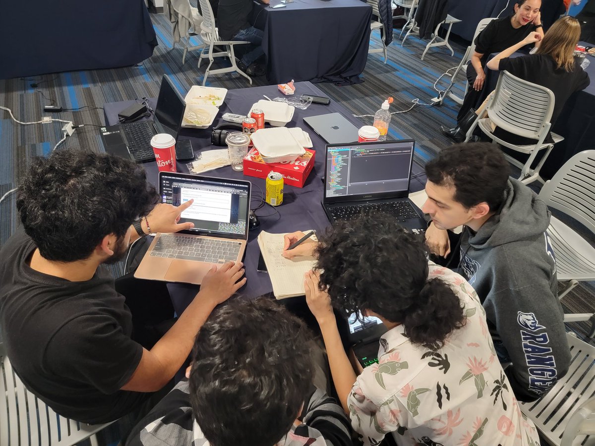 hackdef's tweet photo. Les escribe #DanuX, lo que más me apasiona del #HackDef es ver a los estudiantes juntarse para resolver un reto, y explotar de emoción al resolverlo. Eso paga todo el esfuerzo, aquí comparto unos momentos de locura al final del torneo.
@MetabaseQ 

https://t.co/vjh1jta3E5 https://t.co/NK88DjGyAu