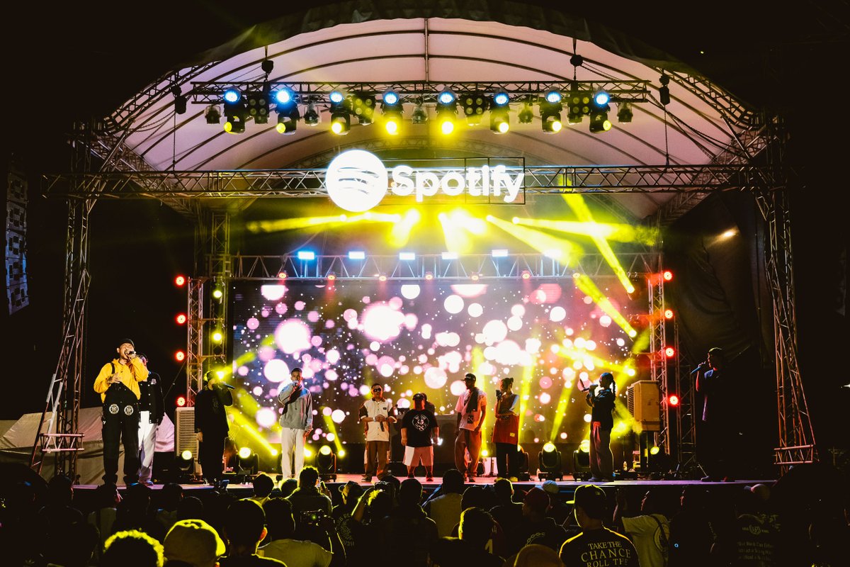TheLookoutph's tweet photo. Mindanao-raised hip-hop collective Morobeatsis making its mark on the global music stage with its latest Spotify Single, โKendengโ.
READ: https://t.co/rmy1UWv4rs
#Morobeats #Kendeng #Spotify https://t.co/jrKAyPmtyq