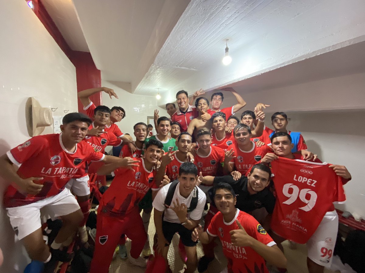 FuriaRojaFC's tweet photo. Los 3 puntos se quedan en casa 🏠 
¡Bien hecho muchachos! 
#GritaConFuria https://t.co/pBkuSh1pAO