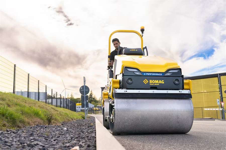 equipment_times's tweet image. ‘World’s first’ low-carbon roadworks project using 100% electric equipment

log on equipmenttimes.in

@RamamurthyTM  #invertertechnology #Construction #equipment #conventional #machines #combustion #roadworks #project #rechargeable #manufacturer #electricmachines