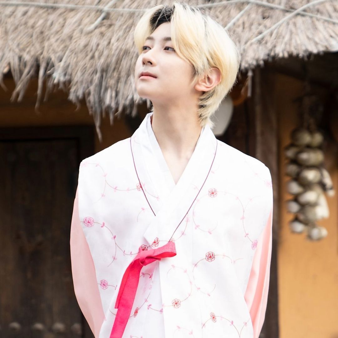 mykpopshows's tweet photo. Congratulations to the winners of our 'Which idol is the best to spend Chuseok with?' poll! 🏆

🥇 1st - #Yohan from #WEI
🥈 2nd - #Kyler from #HORI7ON
🥉 3rd - #Sya from #BLITZERS

Winners Hall of Fame:
🔗 https://t.co/XDw030IW1F https://t.co/GCsvT6e3Ph