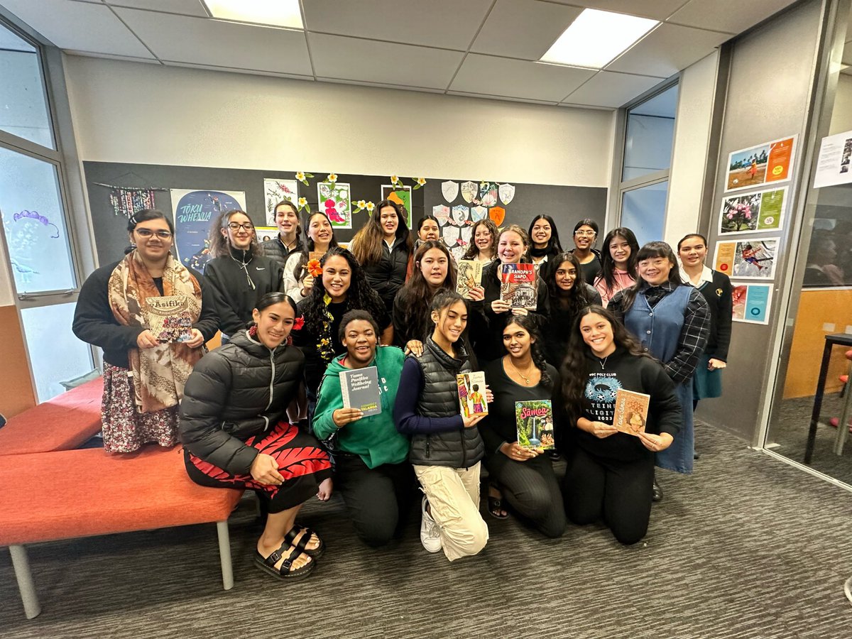 DahliaMalaeulu's tweet photo. Welcome back to term 4 tamaiti & happy Fijian language week ๐๐พ๐โค๏ธ #BulaWGC #SuperFans #TeinePasifikaWellbeingJournals #OnTheirWay #WritersInSchools #ReadNZ #MilasBooks
@tepoumuramura @edubookchatNZ @Pacific_Peoples @TheCoconetTV https://t.co/eTHto2yKzl