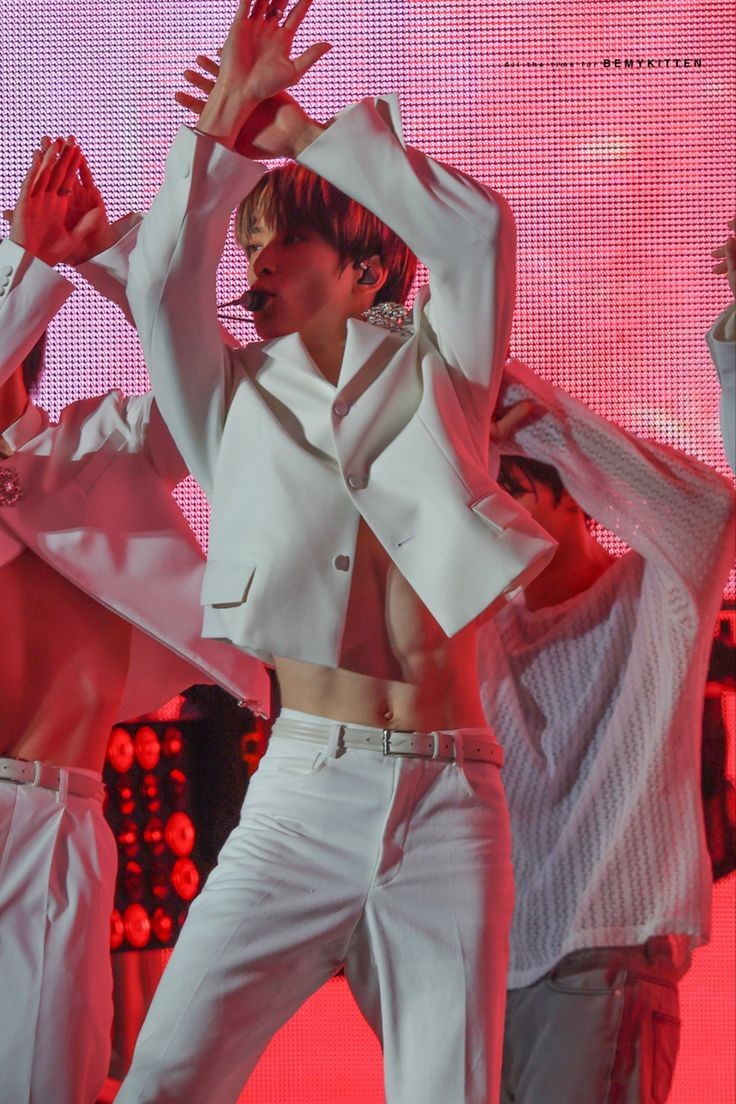 ratedjjh's tweet photo. Arms and Abs https://t.co/WhN3k6F9KX