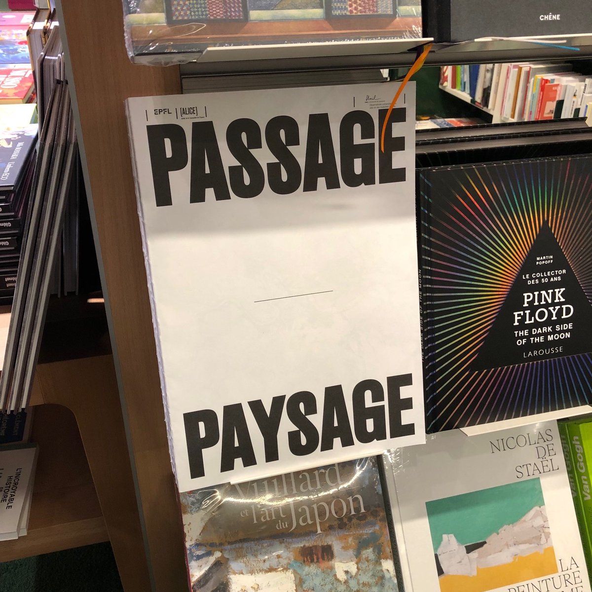 📢New book out now! Just spotted in a library 📚

Passage-Paysage proposes to transform roads into multimodal infrastructure. A research project led by ALICE/EPFL in collaboration with #OUVEMA/UNIL. 

I'll tweet more about the content soon!