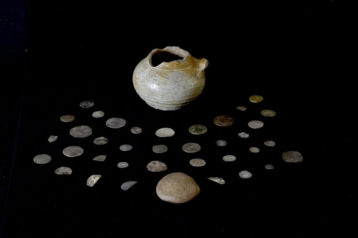 A coin hoard buried in Glencoe for some 330 years has been discovered on <a href="/UofGArchaeo/">UofG Archaeology</a> dig by a <a href="/UofGlasgow/">University of Glasgow</a> student. 

The pot of coins gives an insight into life for Clan MacDonald before the Glencoe Massacre.
  
Read ⬇️
ow.ly/1mgz50PUsZa 
<a href="/N_T_S/">National Trust for Scotland</a> @Glencoe_Museum <a href="/hunterian/">The Hunterian</a>