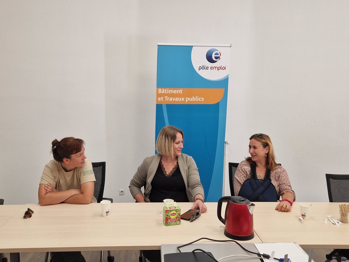 salmon_pro's tweet photo. @pole_emploi @ccarol_emploi @Travail_Gouv @FFBatiment @capeb_fr @FNTP_info @Constructys_ @3CABTP @poleemploi_bfc @bfc_region @Economie_Gouv #AvecPoleemploi de Prades, dans le cadre de la #semaineduBTP, nous sommes à la Sous préfecture, pour mettre à l'honneur trois cheffes d entreprise.
@ccarol_emploi @danielapiras13
@Dany63191143 @esteban6656 https://t.co/wAV0sjhryc
