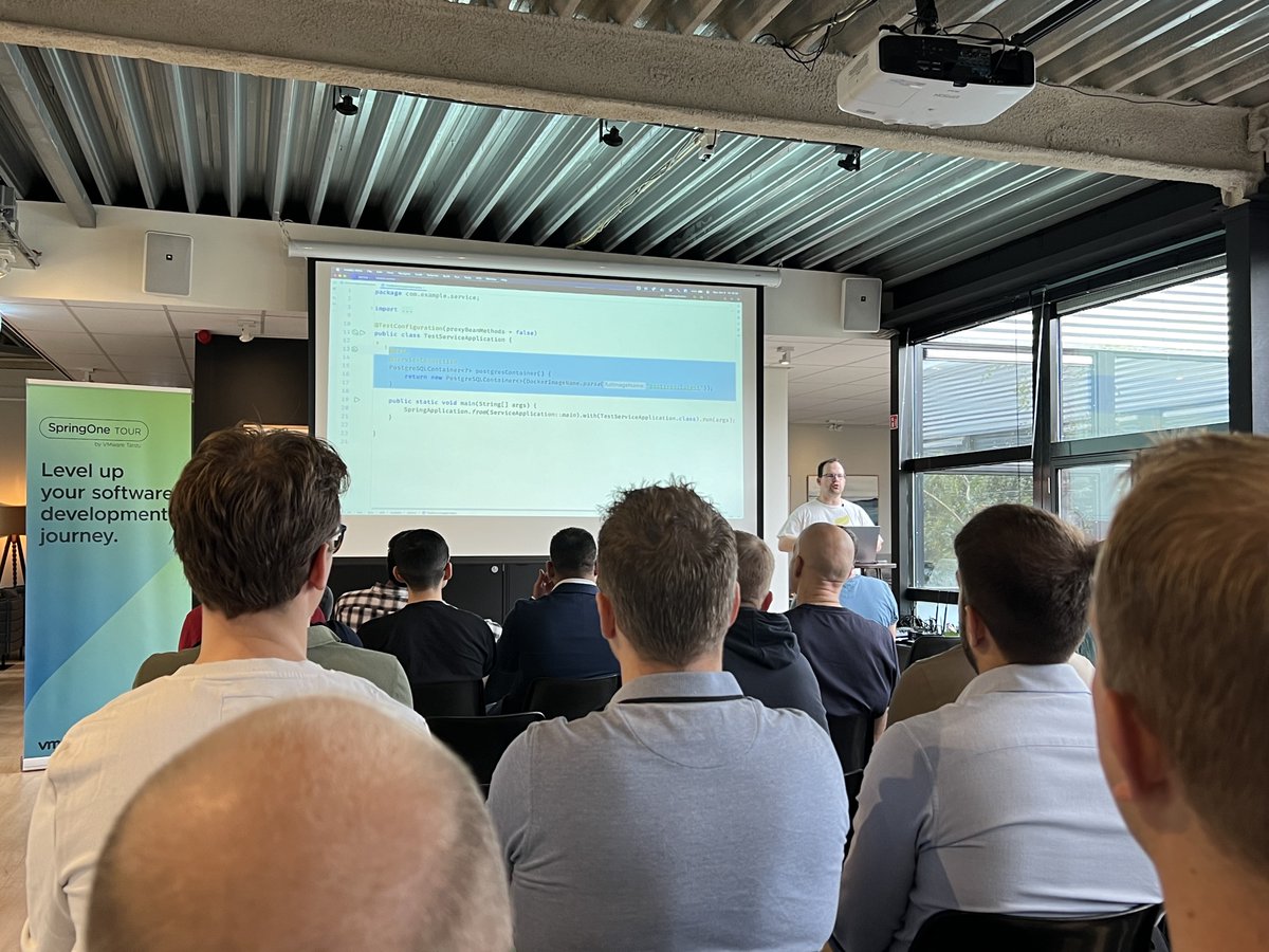 SpringOne Tour is back and it's in Amsterdam today! 🇳🇱@starbuxman kicks off the day for a packed room! 💚🚀#springonetour #itqlife