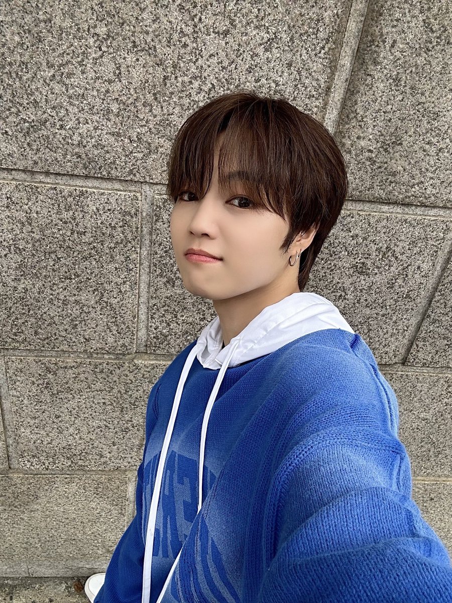 YOUNITE_twt's tweet photo. 서울 버스킹 끄으으으으읕 !!!! 
유니즈 넘 고생 많았어여어어 짱 잼 😛
정했어(𝕝𝕠𝕧𝕖 𝕚𝕥) 많관부 !!!! 🐳🐳 

#은호 #EUNHO https://t.co/Dz5uWKoZCZ