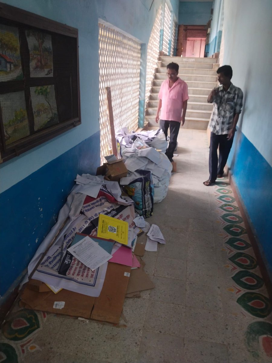 PJnvlohardaga's tweet photo. Disposal of scraps/ Weeding Out

@CommissionerNVS 
@CHaribabu15 
@NVS_RO_Patna https://t.co/TE6cKy6ZaP