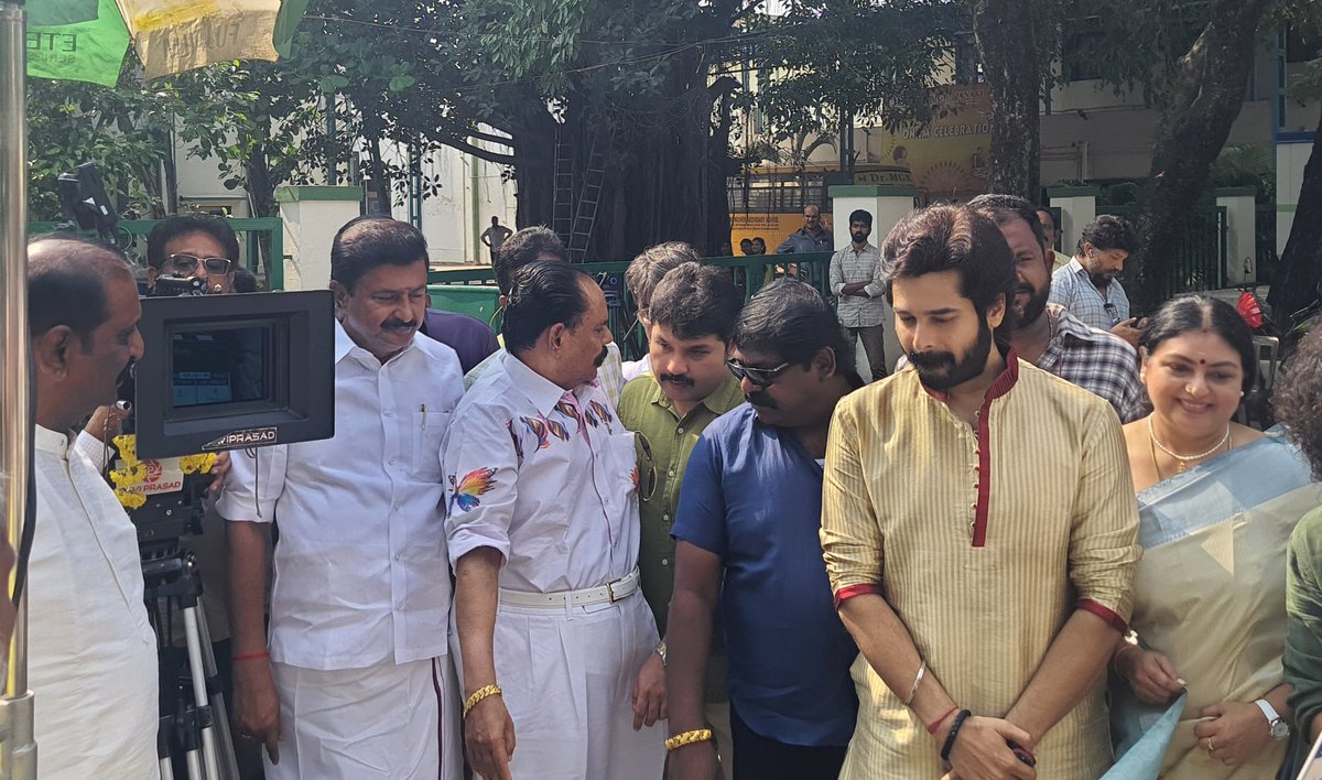 ஜென்டில்மேன் 2 படத்தின் துவக்க விழா பூஜையில் தமிழக அமைச்சர் சாமிநாதன் அவர்கள் படத்தின் தயாரிப்பாளர் கே டி குஞ்சுமோன் அவர்கள் கவிஞர் வைரமுத்து அவர்கள் படத்தின்இயக்குனர் மற்றும்இமான் அண்ணாச்சி படத்தில் நடிக்கும் நடிகர்கள் கலந்து கொண்ட போது....