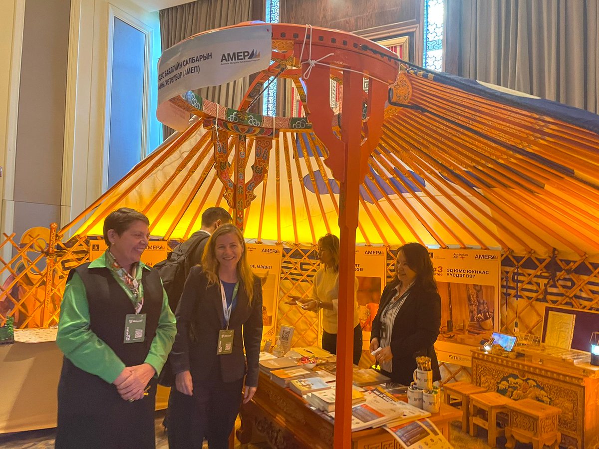 Арга хэмжээний үеэр Австрали Монголын эрдэс баялгийн салбарын хамтын ажиллагааны (АМЕП 2) хөтөлбөрийн гэрээр зочлон сүүлийн есөн жилийн хугацаанд бүтээсэн ажлын талаар мэдээлэл авахыг урьж байна. <a href="/AusMonXtractive/">AMEP</a>