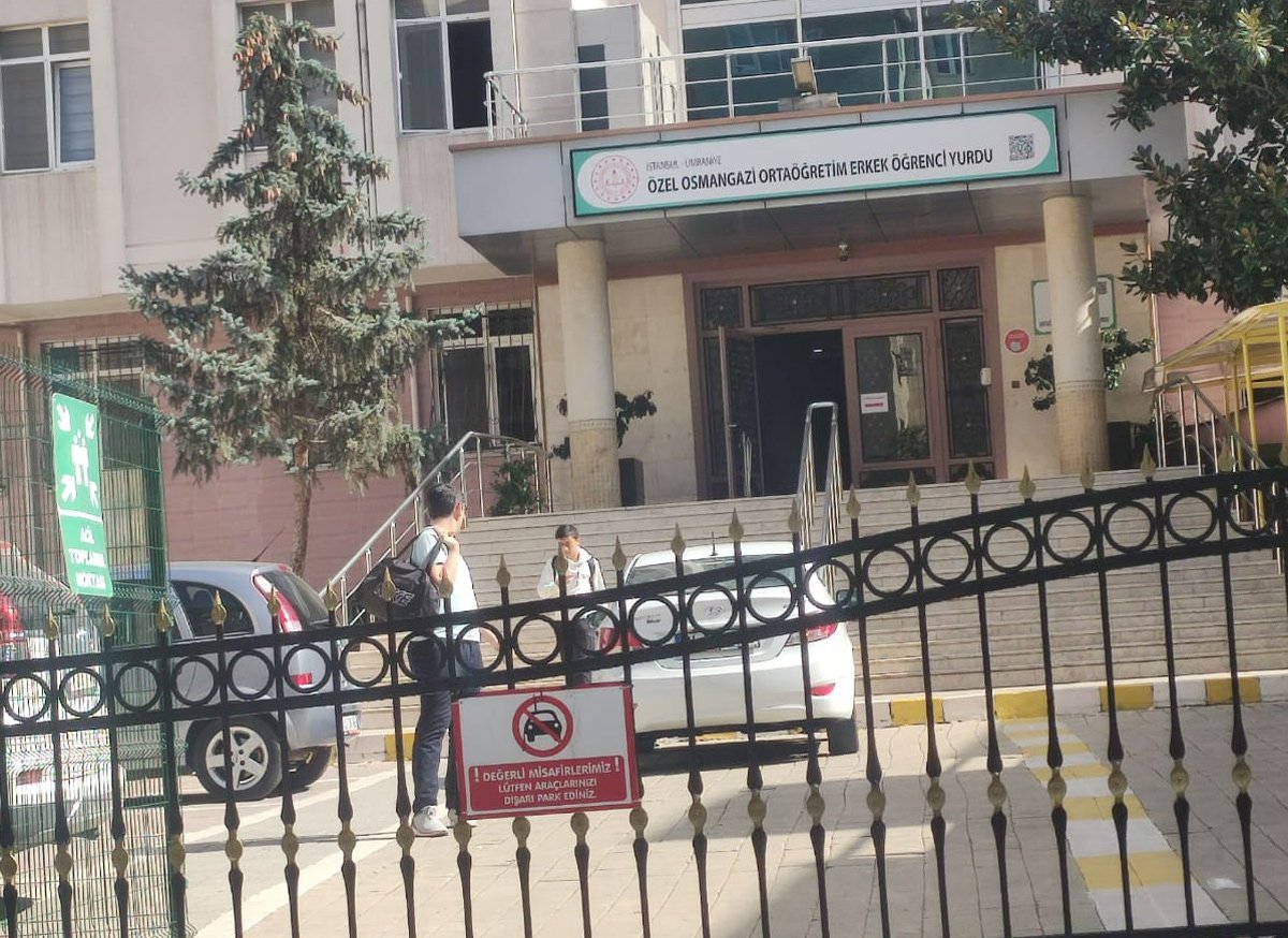 Yine tarikat yine tecavüz!

Süleymancılar tarikatına bağlı Özel Osmangazi Arifiye Erkek Öğrenci Yurdu imamı İ.S., 11 yaşındaki Y'ye tecavüz ettiği iddiasıyla tutuklanarak cezaevine gönderildi.

Y'nin ifadesi: "Hoca beni yataktan kaldırıp odasına götürüp tecavüz ediyordu. Bu