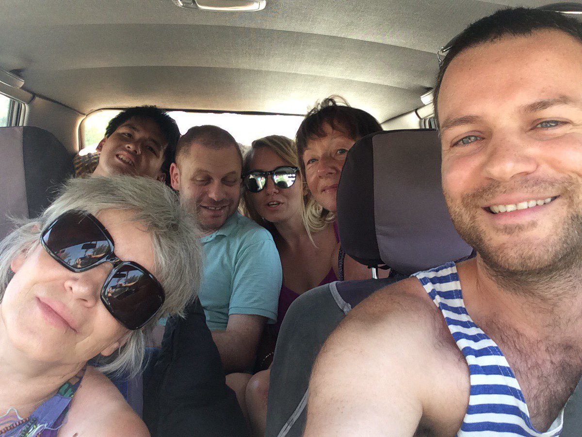 cshbkt's tweet photo. 5年前、イスラエル人の家族旅行についていったり、パレスチナ人とデートしたりした。

彼らは善悪両方を持った普通の人。

しかしひとたび戦争が始まると、遠い異国の私たちは、そこに人々の営みなど存在しないかのように、国や人種、宗教といった枠組みで消費してしまう。

この状況がとても悲しい。 https://t.co/Amj06RhM3y