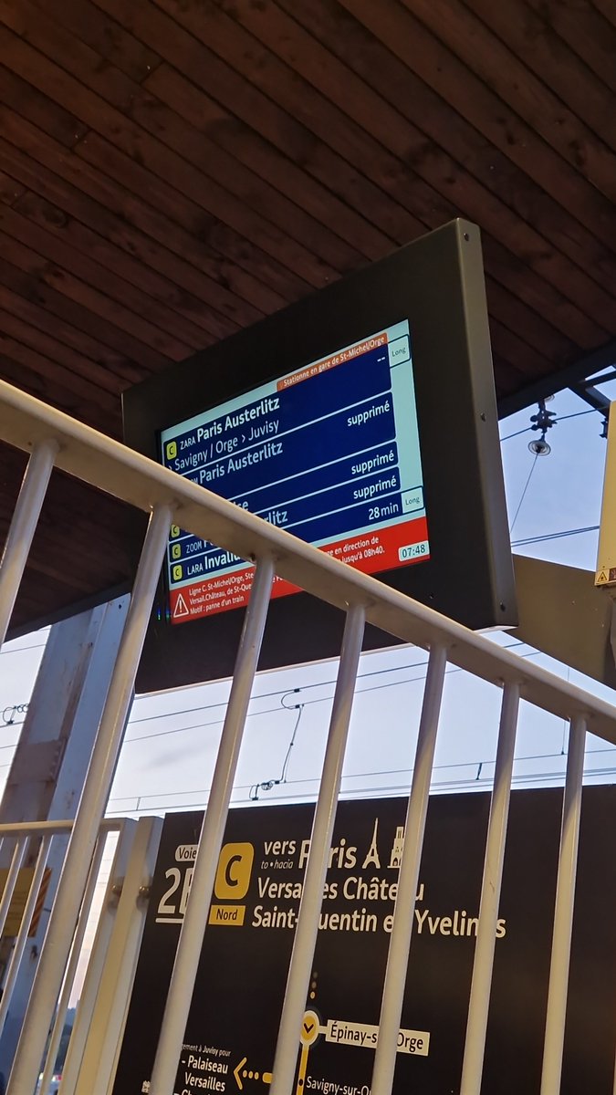 Kate_83000's tweet photo. @vpecresse @RERC_SNCF @UsagerRERc Madame Pecresse, aucune amélioration des rer... que glandez vous??? Pannes, #suppressions à go go tous les jours!!!! Alors présidente ? Non jamais avec moi!!!! https://t.co/fd7gUWw1h9