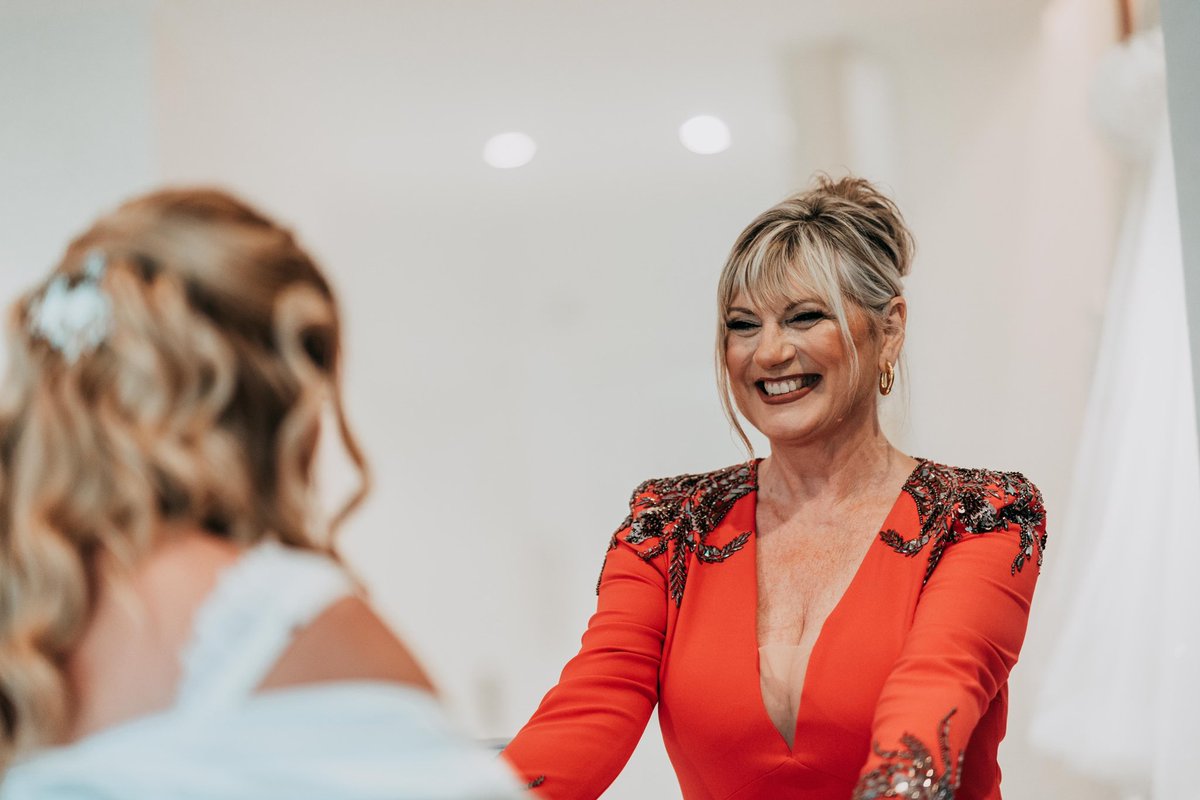 Jo la veig preciosa però és que com a persona és infinitament més bonica. I com a dona, un referent brutal!🔥 A més, tinc la sort de compartir amb ella una familia meravellosa, la vida sencera i…el nostre aniversari! Sempre juntes 🫶 T’estimo mama!