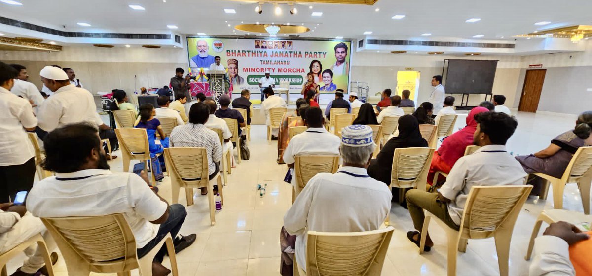 JamalSiddiqui_'s tweet photo. @BJP4TamilNadu अल्प द्वारा चेन्नई में सोशल मीडिया प्रशिक्षण शिविर को संबोधित किया @mkstalin संतातन धर्म को गाली #church का विरोध करता #Dargaah जाने रोकता,घर्म और इंसानियत विरोधी DMK पार्टी की सरकार को हटाने में संघर्ष कर रहे @annamalai_k के साथ #minority को जोड़ कर साथ देना है https://t.co/CYhjORlCVv