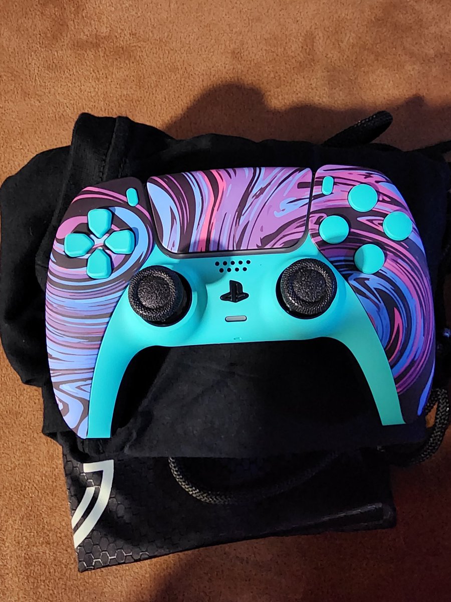 I forgot to share a pic of my new <a href="/AimControllerss/">AimControllers</a> when it came in a few weeks ago. Ain't she a beauty?!😍