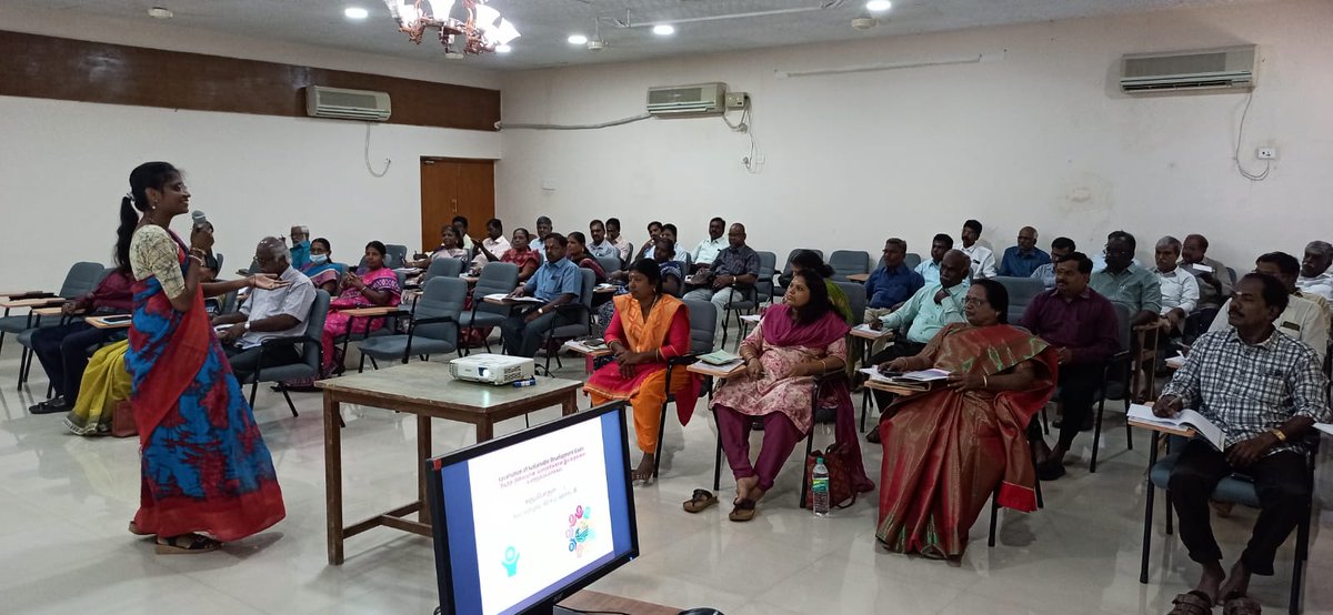 TN_Sirdpr's tweet image. 14th batch of LSDG training to ADS &amp;amp; BDOs conducted on 03-10-2023 to 05-10-2023. Sessions of 9 Themes and field visit to Melmaruvathur Village Panchayat.
#SDGSummit #SDGActionWeekend #SDGs #TamilNadu #panchayats
@mopr_goi

@IPeriyasamymla