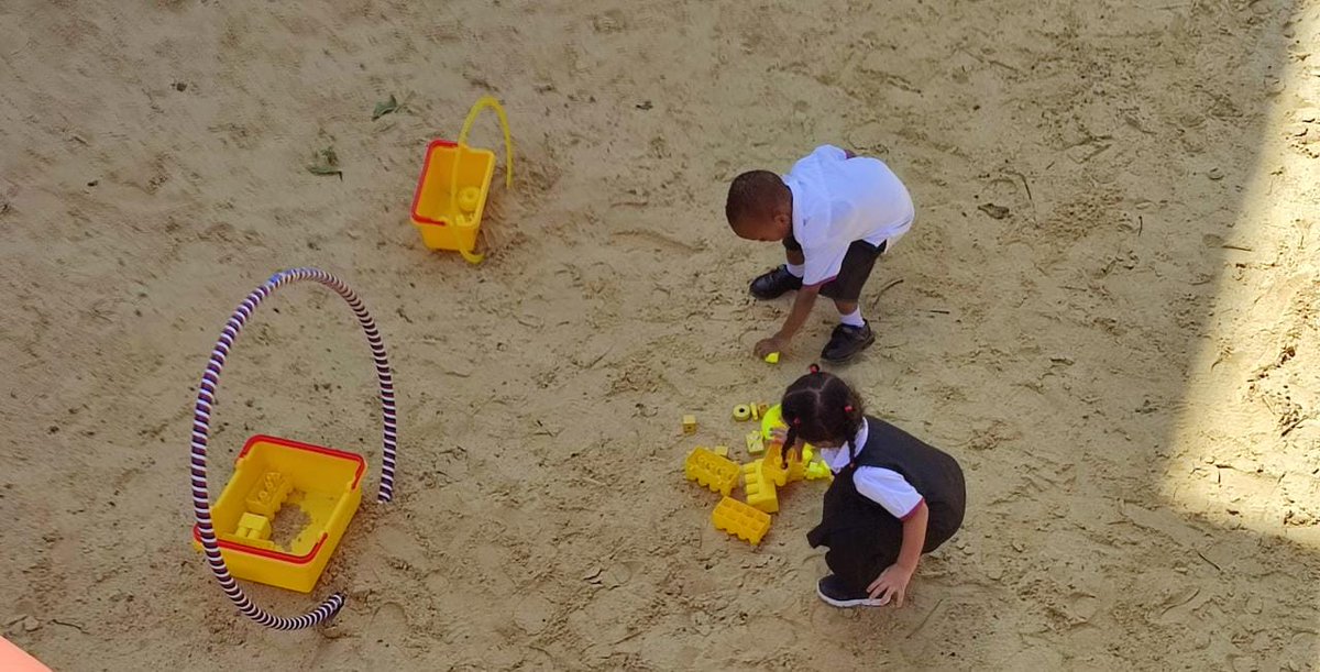 JafferyAcademy's tweet image. Big and small, K1&apos;s were able to explore the concept of big and small through various activities that enhanced their holistic development. We loved their keen observation skills during the sorting activities. Good job K1 students.

#maths #concepts #intergratedlearning