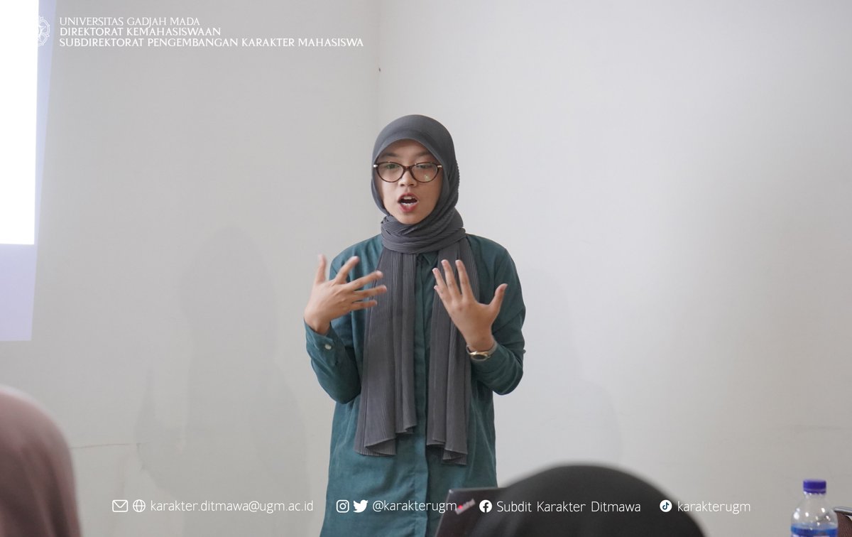 karakterugm's tweet photo. PELATIHAN SOFTSKILL PUBLIC SPEAKING 2023

Pada tanggal 4 hingga 6 Oktober 2023, Subdirektorat Pengembangan Karakter, Direktorat Kemahasiswaan UGM telah menyelenggarakan Pelatihan Soft Skill Public Speaking "How To Be A Good Speaker"

Baca selengkapnya di https://t.co/YZZjJwThag https://t.co/QVFWCHhli0