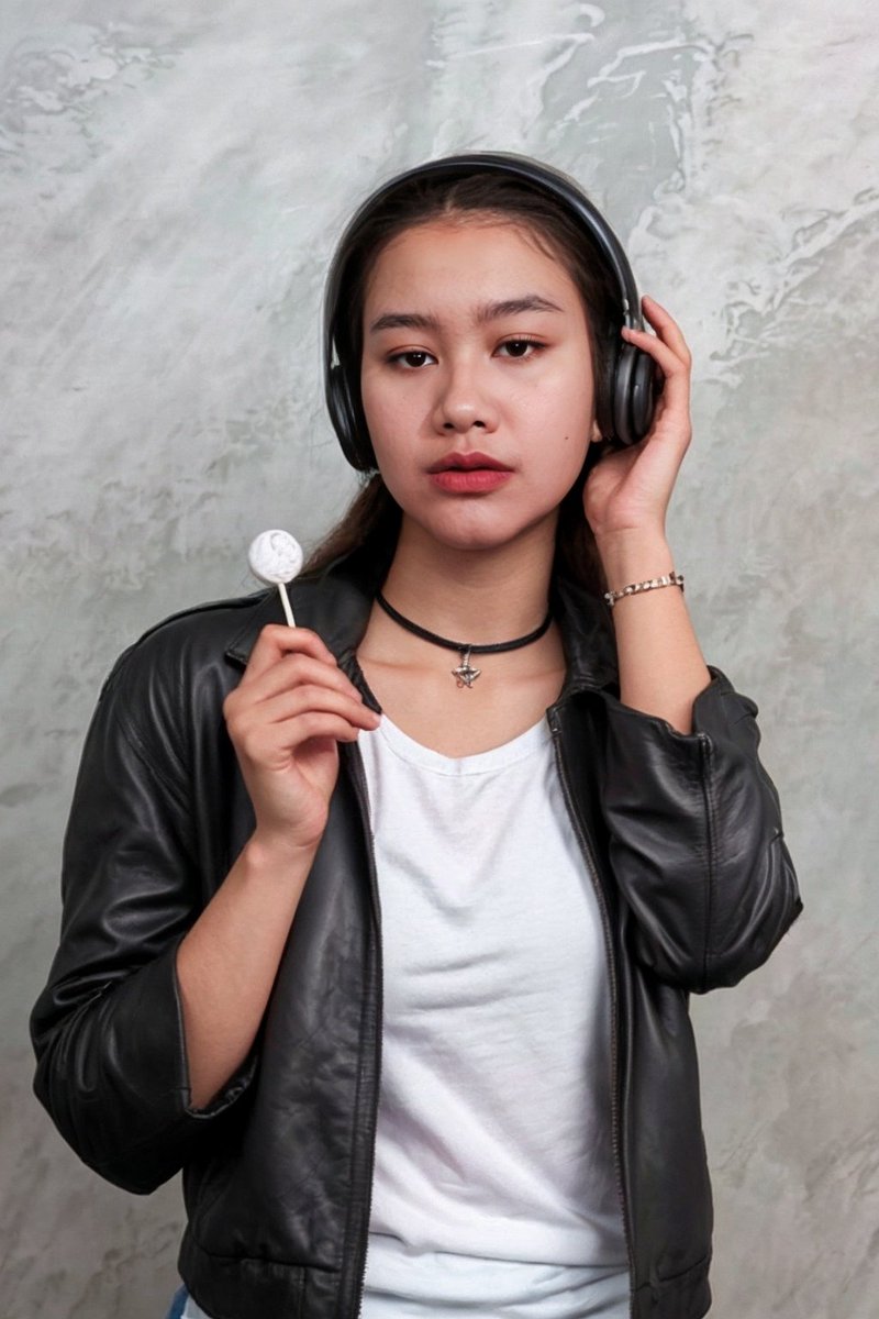 devyanaindah's tweet image. I know I shouldn’t have done it. But here it goes... She doesn't look like me at all but she's cute LOL