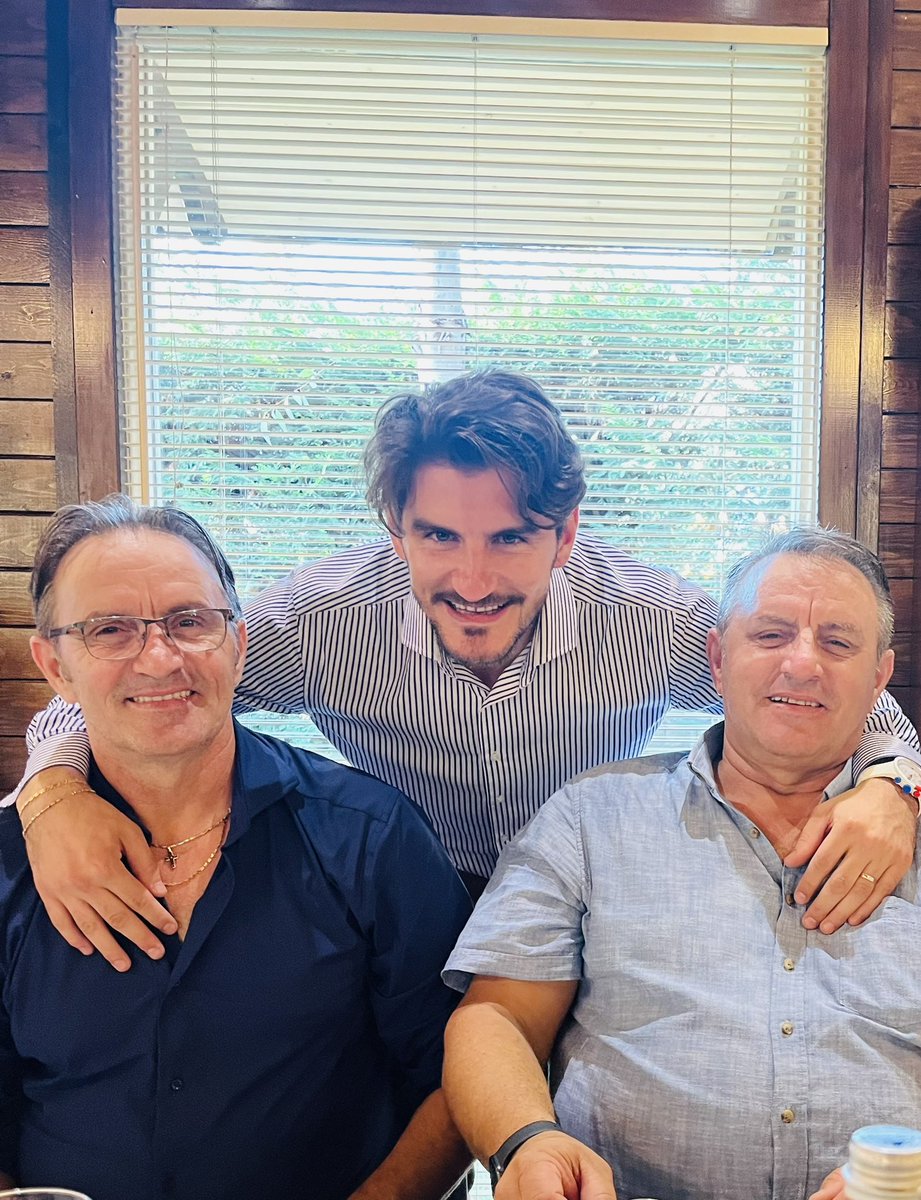 EusebioHaliti's tweet photo. La più grande fortuna nelle vita è SAPERSI scegliere i genitori:
Su mia madre non ho avuto dubbi…
Su mio padre per non sbagliare ne ho scelti due…😅🤣🤣
Auguri Papà, auguri Zio.♥️♥️ https://t.co/RLLFdR4FqZ
