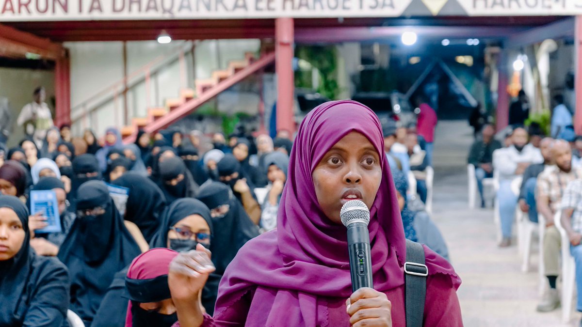 Chevening Scholarships Information Session from last night Hearing from Chevening alumni as they shared their experiences studying in the UK with the scholarship and answered questions. #HCC #chevening #Hargeysa #Somaliland