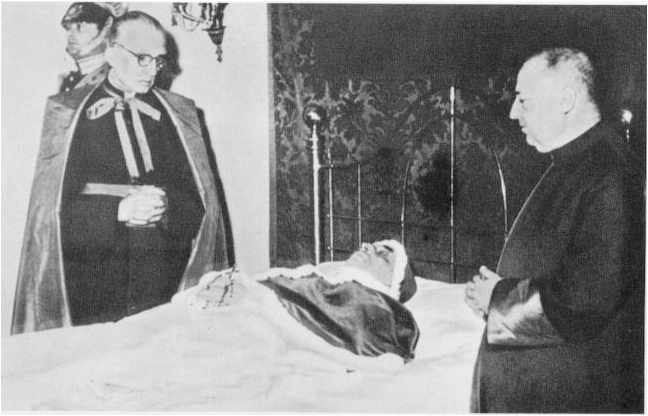 mariobianchi18's tweet image. Il #9ottobre 1958 moriva Eugenio Pacelli #PioXII. Papa dal '39, incoraggiò la creazione di enti assistenziali vaticani per  aiutare prigionieri e popolazioni civili. L'impegno in difesa di Roma, che fu dichiarata città aperta, accrebbe il suo prestigio e l'autorevolezza morale.