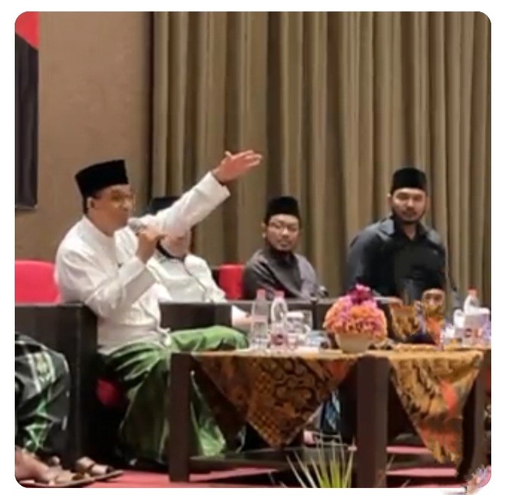 Ha ha Ngibul pakai dandanan ----