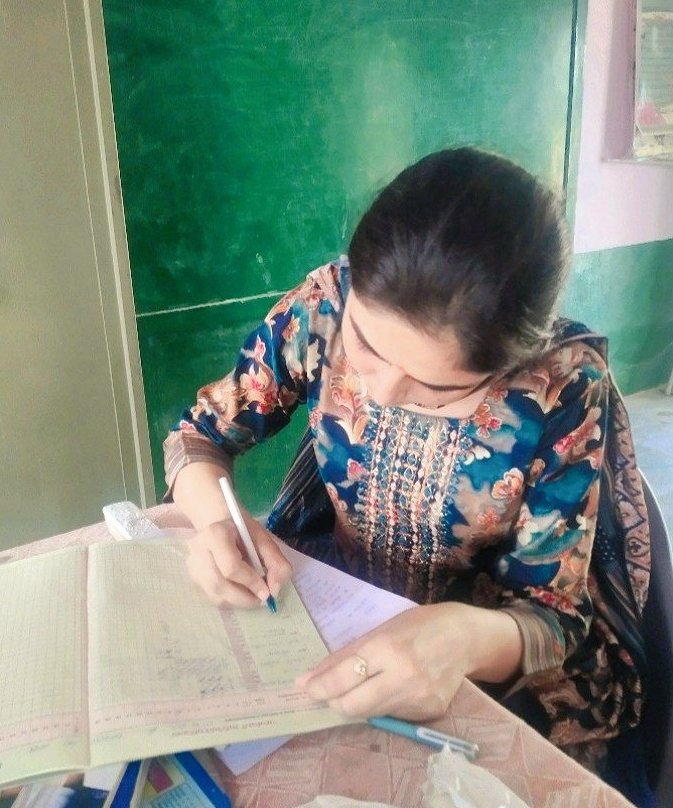 Ronak_choudhry's tweet photo. नयी शुरुआत....
अध्यापिका पद पर कार्यग्रहण किया !!🤗♥️
#joining_day https://t.co/2VQNp6fFpR