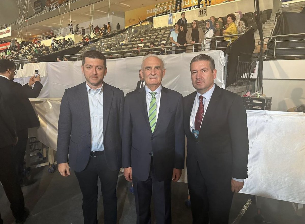 AvOguzhanOnal's tweet photo. AK Parti’mizin 4. Olağanüstü Büyük Kongresini şölen havasında gerçekleştirdik.

Kongremiz, Partimiz için, milletimiz için hayırlı ve uğurlu olsun.
#HepYeniHepİleri https://t.co/BlfB27Hoyr