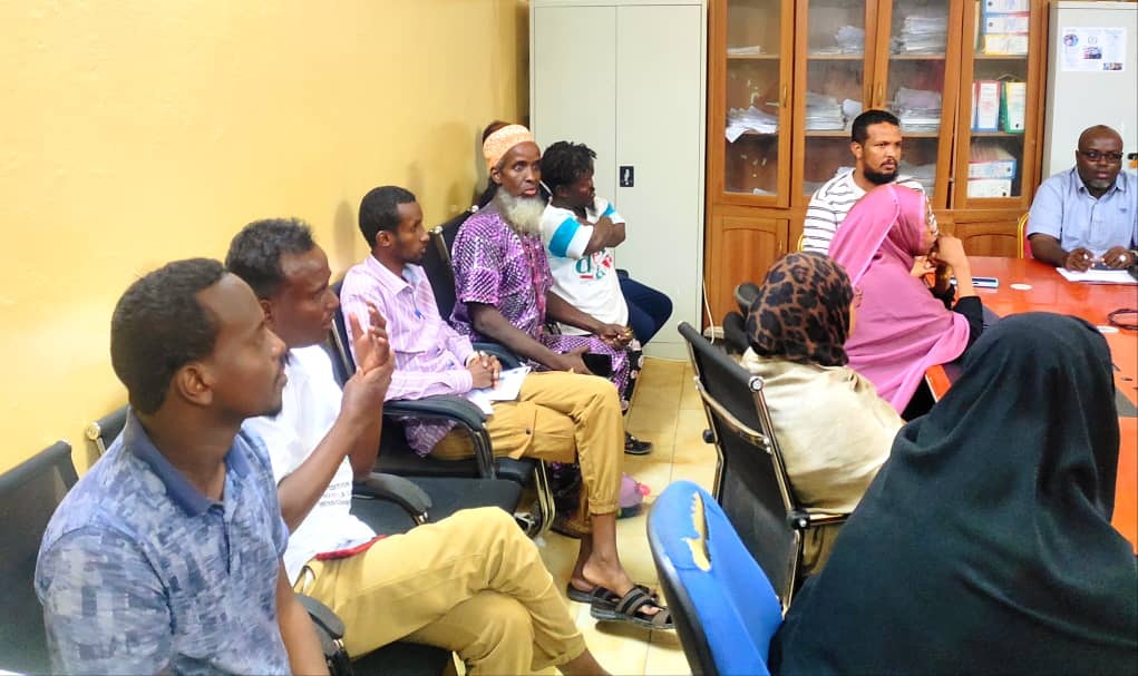 balbala_de's tweet photo. Balbala, 07 Octobre 2023
Suite à la reunion du Premier Ministre avc les membres du plan ORSEC, le Prsdt de Balbala M. Med Hassan a tenu une reunion avc les élus et le personnel,mettant l'accent sur les gestes de bon réflexe à appliquer en pareil circonstance.@Commune_Balbala https://t.co/z8PlLJ0X7c