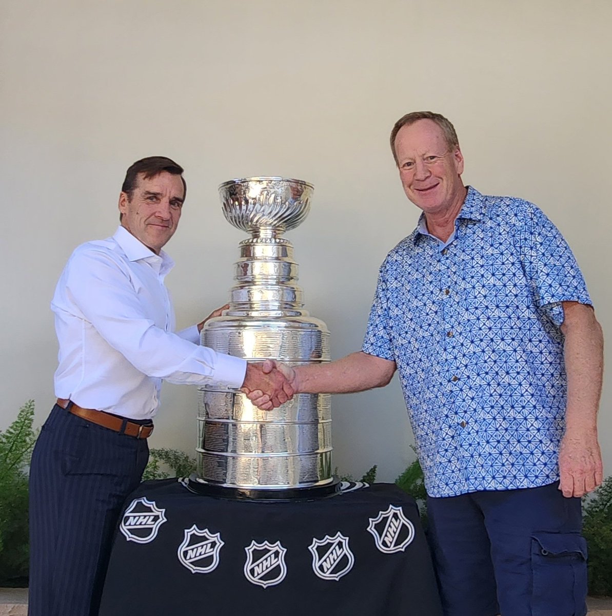 GrantNapear's tweet photo. They do it right in Vegas! Blessed to have known this man since college! #firstclassorganization #goldenknights https://t.co/Mo7JHlDGoF