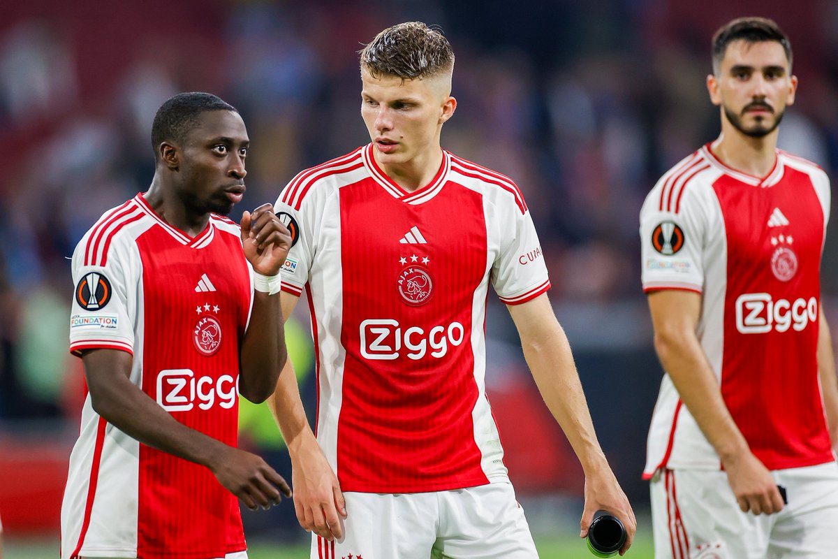 WijWedden's tweet photo. Karim El Ahmadi trekt een pijnlijke conclusie en pleit daarnaast voor een systeemwissel bij Ajax 

https://t.co/XCHlOG9qD5

#Ajax #ElAhmadi #Steijn #ajaaz https://t.co/rYGlPdsdiK