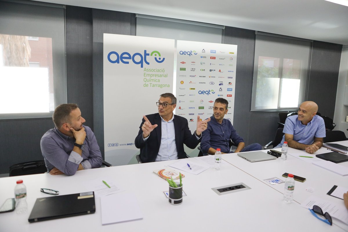 🗣️ Mesa redonda sobre Innovación en el sector Químico organizada por Tarragona Empresarial, con la colaboración de @aeqtonline.

👉 El reportaje sobre la mesa redonda saldrá publicado en la revista de @TGNempresarial de noviembre.

@DowTarragona @Messer_es @ELIXPolymers