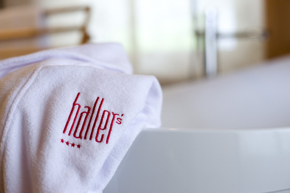 leadingspa's tweet photo. Das Haller's Geniesserhotel im Kleinwalsertal 👉https://t.co/wYhcGA9Jh0 Bereits der herrliche Blick auf die umliegende Bergwelt verspricht Wellness und Erholung pur❣️📷: Haller's Geniesserhotel #leadingspa #leadingsparesorts #hallersgeniesserhotel #hallers #hotel #wellnesshotel https://t.co/1dO6oPtDMM