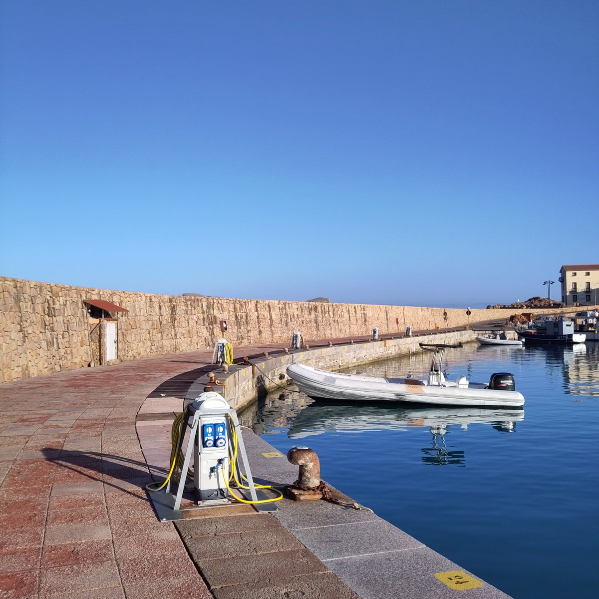 schreibgarten's tweet image. Bin ich der einzige, der in diesen Strandtöggelmännlis Gesichter erkennt? Guckt genau! #Unfrage 🪂🕊️🫶🤿@saschatorok @tardent #Weltfrieden 👇🌬️🧚