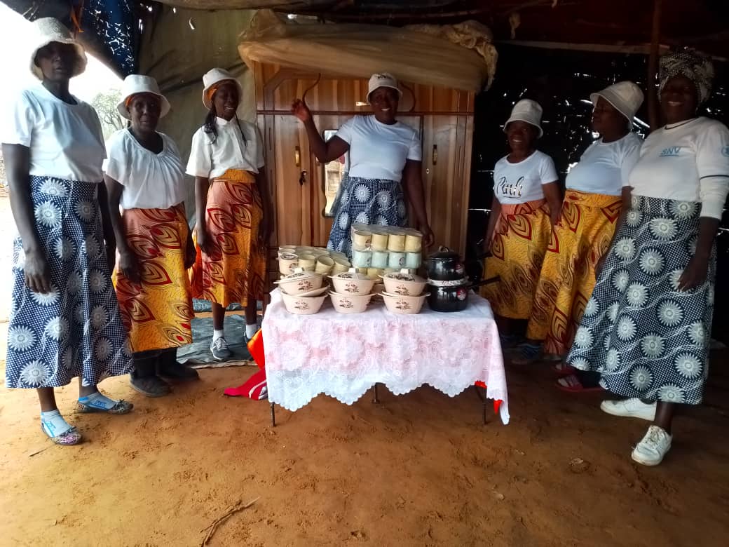 SNVZimbabwe's tweet photo. "Besides productive assets, VSLs are giving us as women the financial freedom to buy assets close to our hearts", said Mrs. Mugore at their VSL share-out event, where each member got a wardrobe &amp; kitchen utensils. Thanks to the support from @theGCF, @SwissDevCoop,&amp; @WFP_Zimbabwe https://t.co/e7H8CtCWyQ