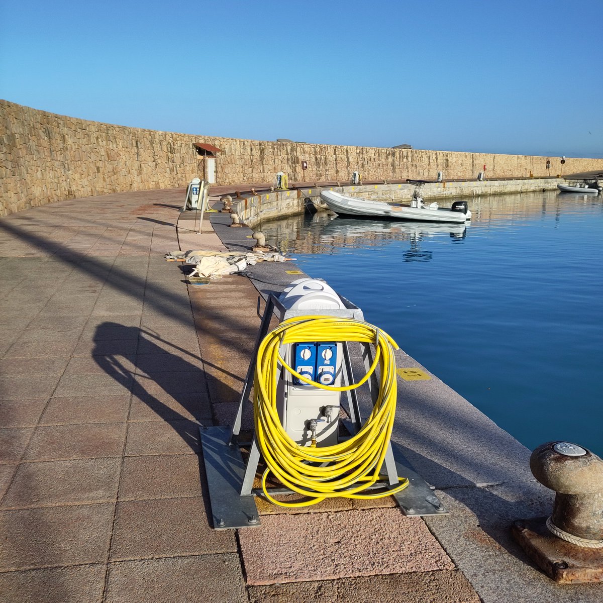 schreibgarten's tweet image. Bin ich der einzige, der in diesen Strandtöggelmännlis Gesichter erkennt? Guckt genau! #Unfrage 🪂🕊️🫶🤿@saschatorok @tardent #Weltfrieden 👇🌬️🧚