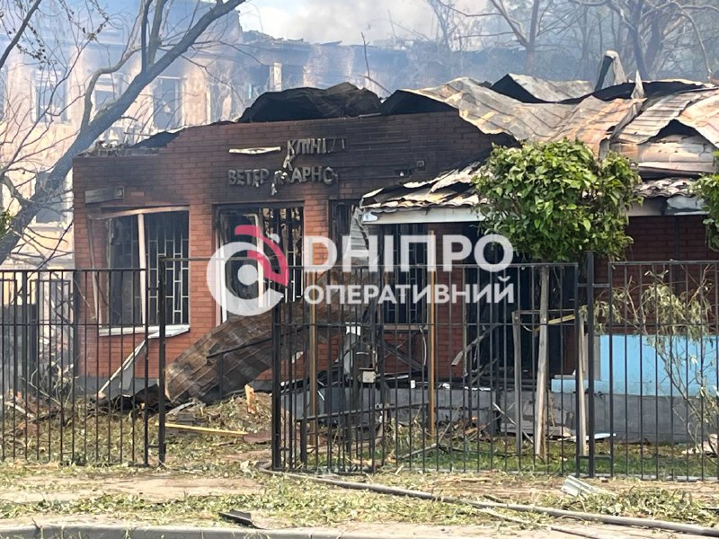 🗺️ 6A Universalnyi Lane, #Dnipro, #Dnipropetrovsk Obl.

🗓 26.05.23

📌 48.511734398347954, 35.051106168022756 

Veterinary clinic destroyed by K720 Iskander missile.

⛲ bit.ly/3rOIRQG

#Ukraine #UkraineWar #WarCrimes #Russia #UkraineRussiaWar #OSINT #OOSI #Geolocation