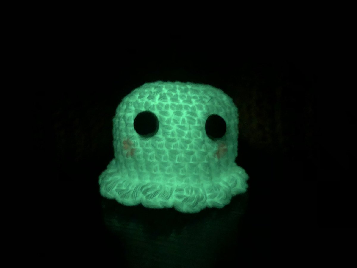 GingerGreenie's tweet photo. Boo! #crochet #glowinthedarkyarn #handmade #AutumnVibes https://t.co/Ndvk32CihC