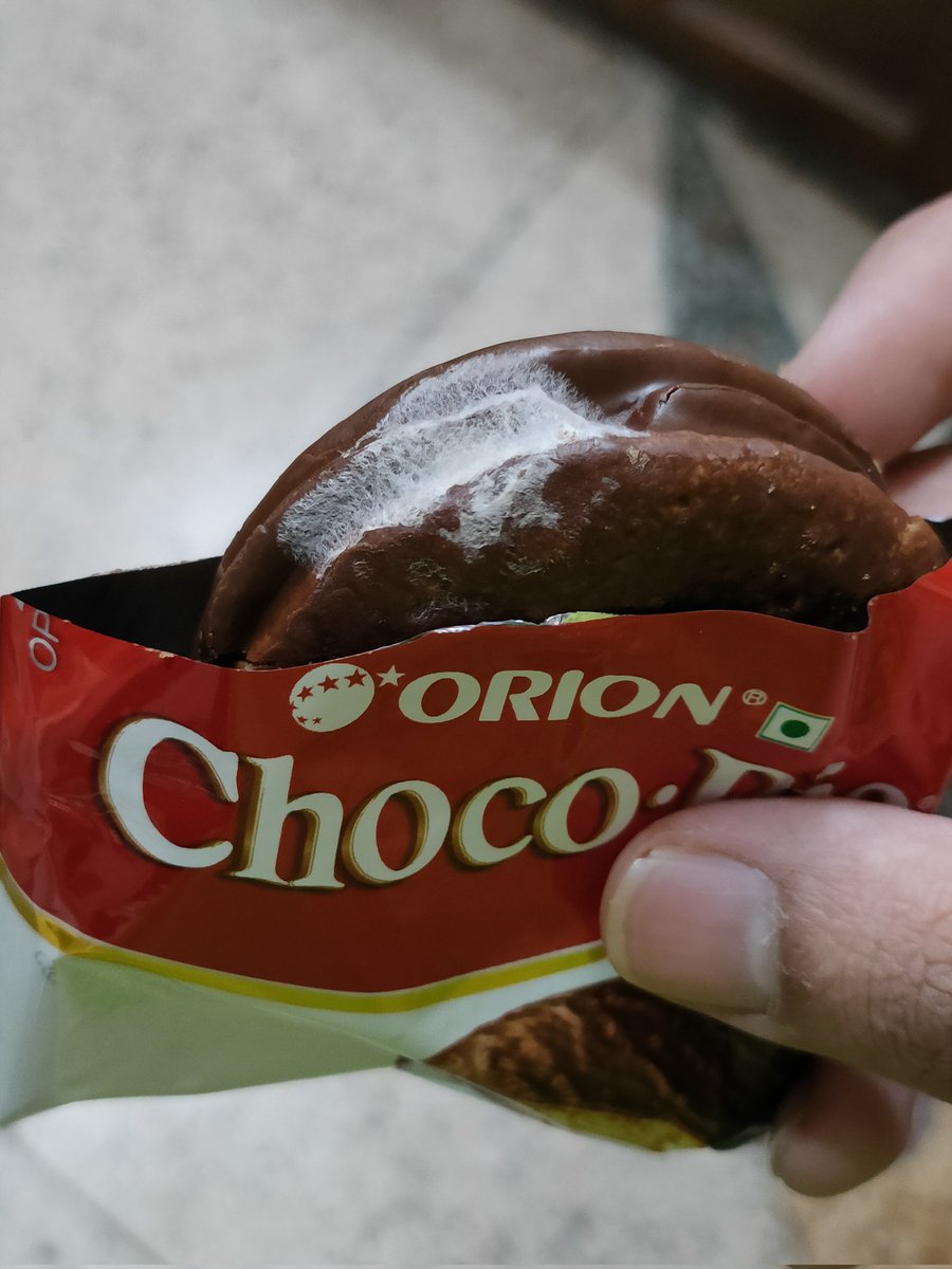 un0bear's tweet photo. But it wasn't good enough for them so they sent the one full of fungus.
Instead of resolving the issue they kept closing the complaint ticket several times and still not providing a solution. 
One could get seriously ill, so I would say @JioMart
@orionchocopie cannot be trusted &amp; https://t.co/RxyKFlnT77