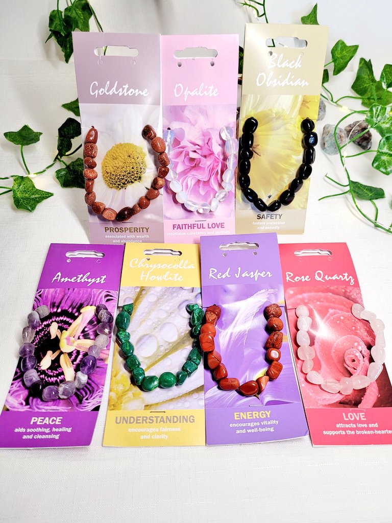 Crystals promote physical, emotional, and spiritual healing. They do this by positively interacting with your body's energy field or chakra. #MHHSBD #etsygifts #EarlyBiz #ukmakers #UKgiftAM #UKGifts #crystals #bracelets campbellmcgregor.etsy.com/listing/124941…
