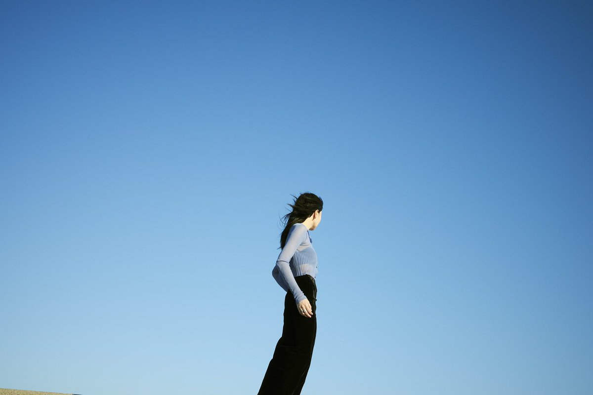 友人に節目だから撮ってほしい頼まれて撮影したポートレート。

いつも商業写真に従事しているからこういう写真を撮るのはとても新鮮で初心を思い出させてくれる。

GRの描写力の高さ、心地よいコントラストにさらに惹かれた。

そして、写真の本質はその記録性だよなあと再認識。